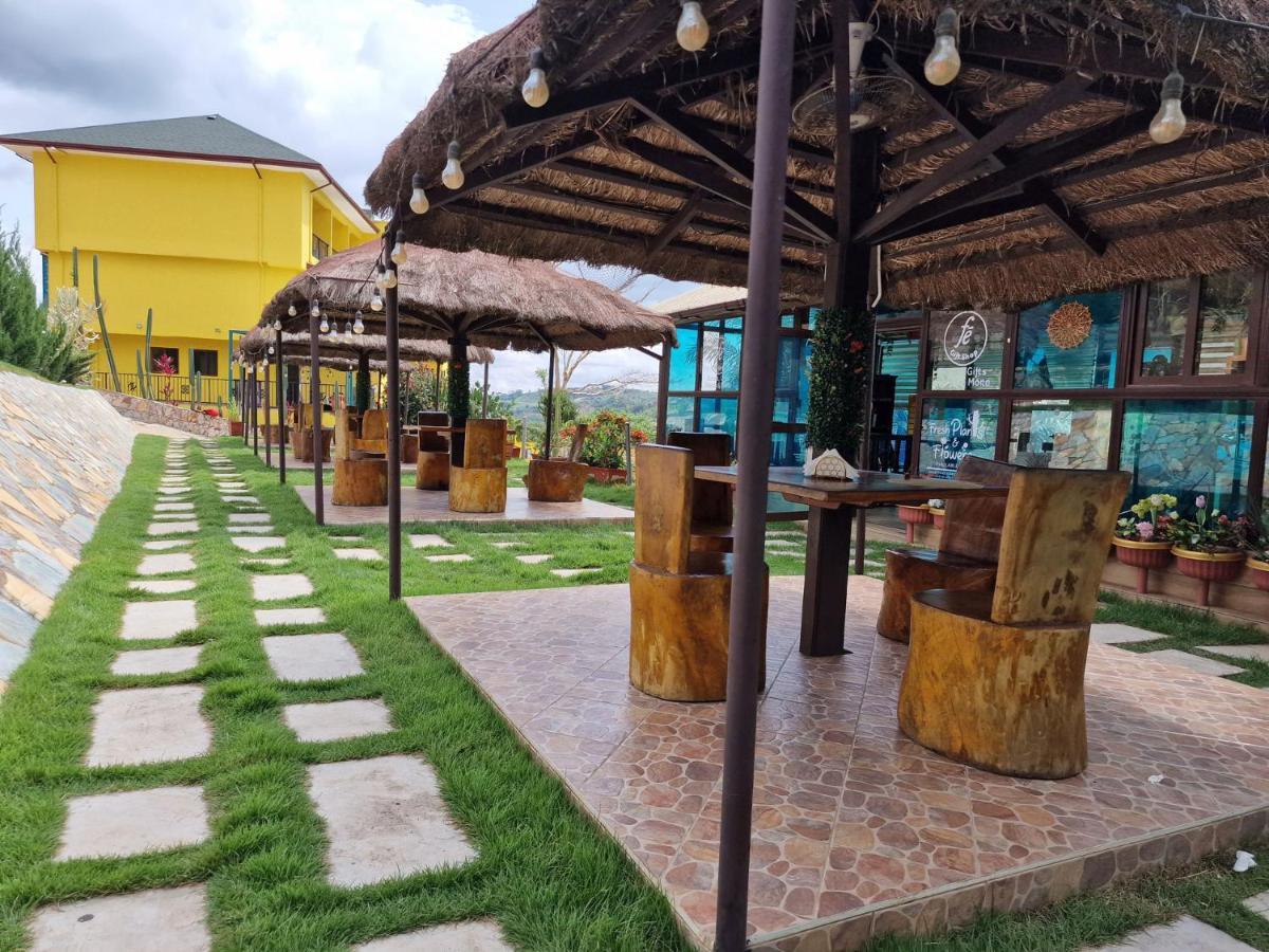 Cactus Creek Hotel Aburi ภายนอก รูปภาพ
