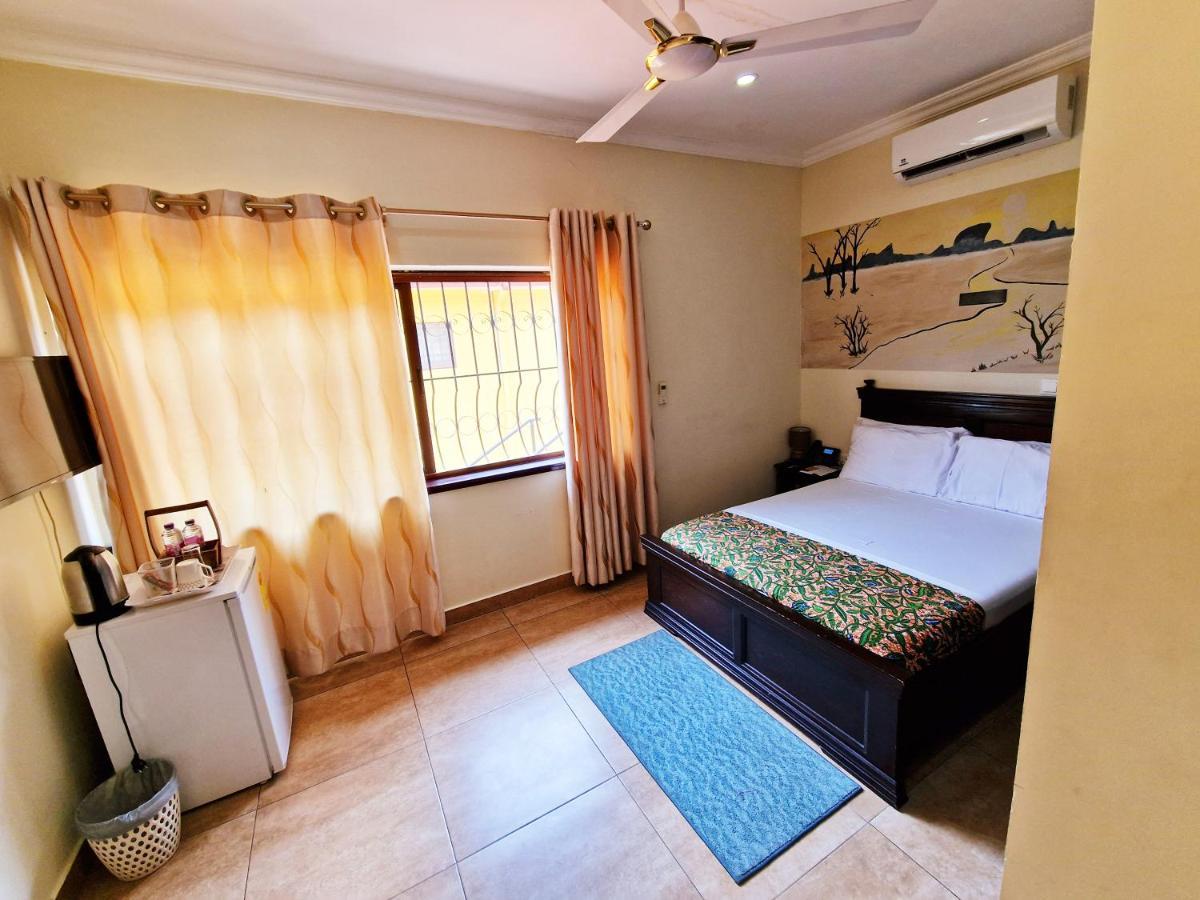 Cactus Creek Hotel Aburi ภายนอก รูปภาพ