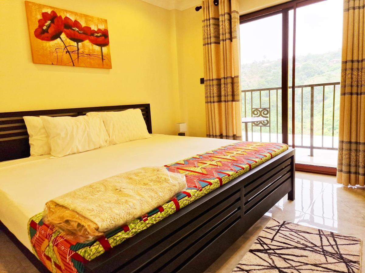 Cactus Creek Hotel Aburi ภายนอก รูปภาพ