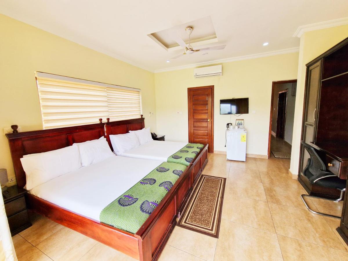 Cactus Creek Hotel Aburi ภายนอก รูปภาพ