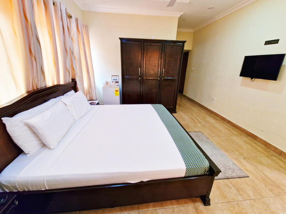 Cactus Creek Hotel Aburi ภายนอก รูปภาพ