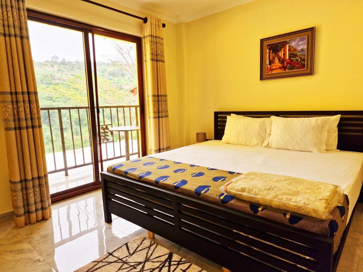 Cactus Creek Hotel Aburi ภายนอก รูปภาพ