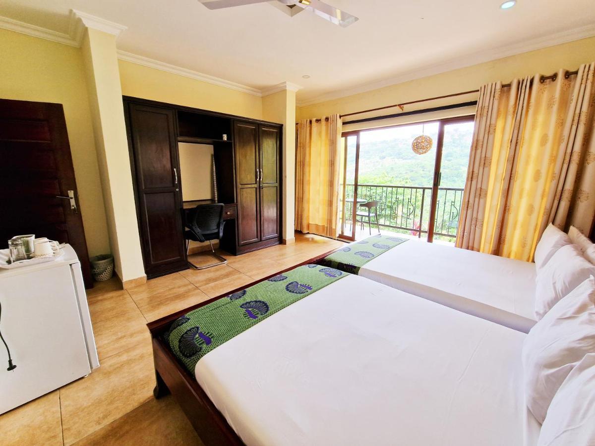 Cactus Creek Hotel Aburi ภายนอก รูปภาพ
