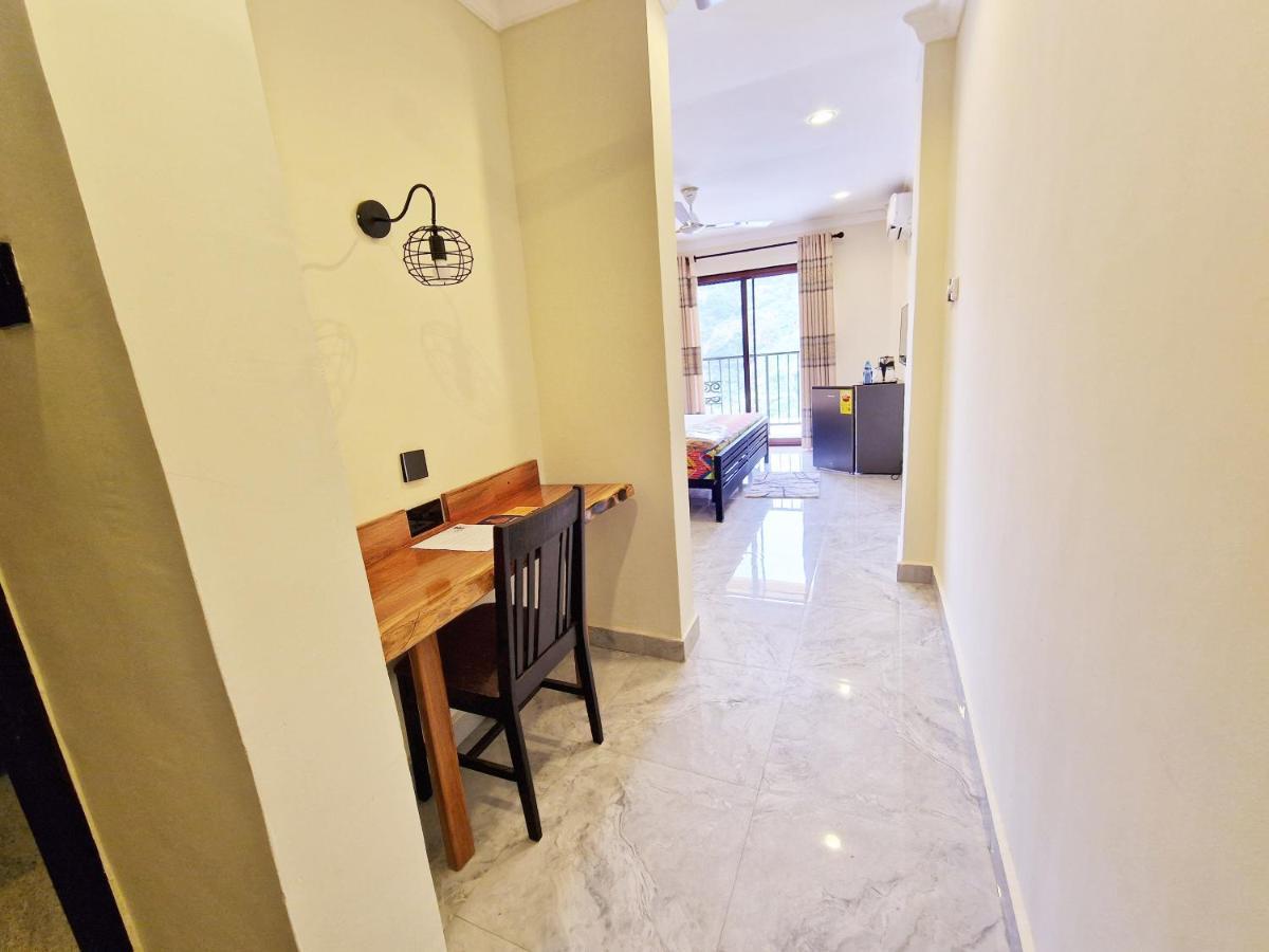 Cactus Creek Hotel Aburi ภายนอก รูปภาพ